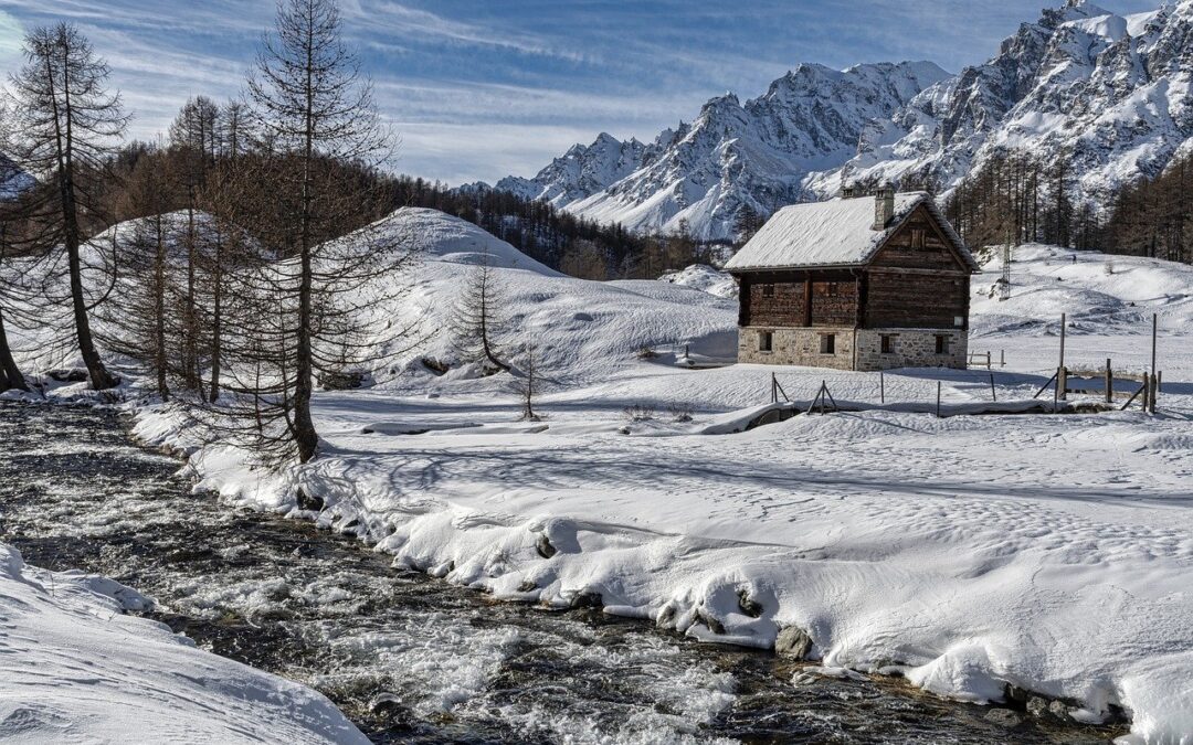 Unveil the Enchanting Winter Wonderland of Oak Creek: Snow Cat…